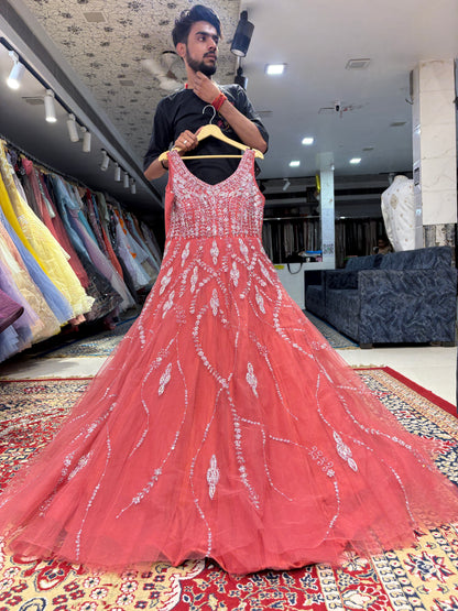 Encantador vestido color naranja melocotón