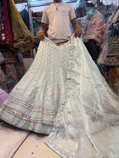 Lehenga azul majestuosa