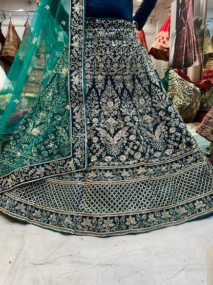 Atractiva lehenga verde oscuro