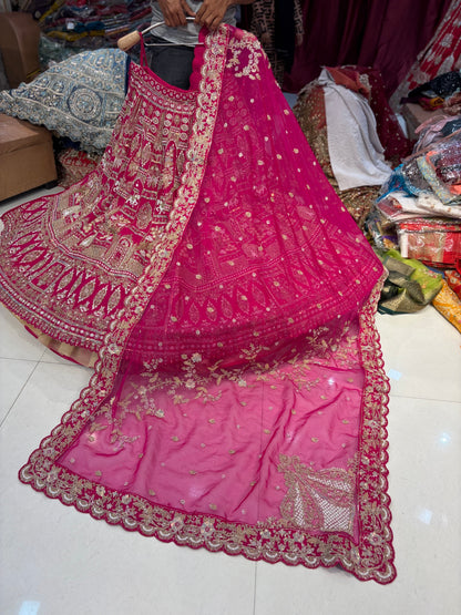 रानी गुलाबी मोर ब्राइडल लहंगा