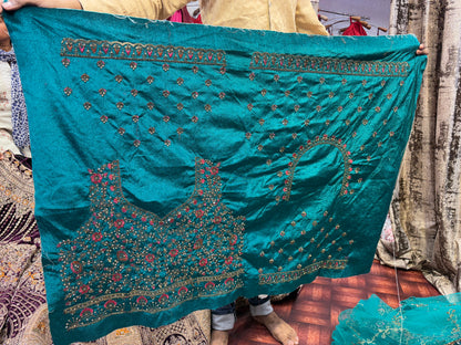 Hermosa lehenga nupcial Jhumka en azul verdoso