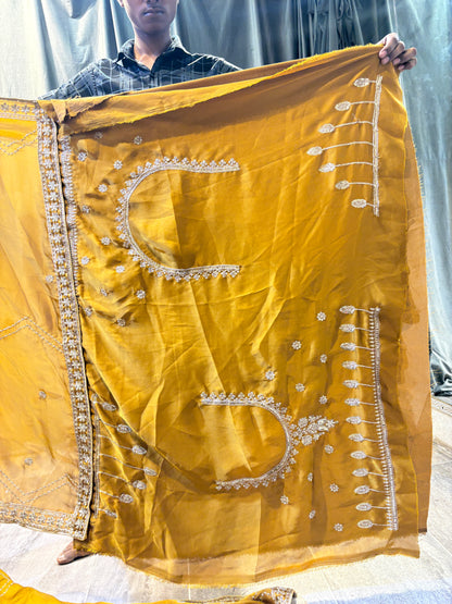 Atractiva lehenga haldi mehendi amarilla