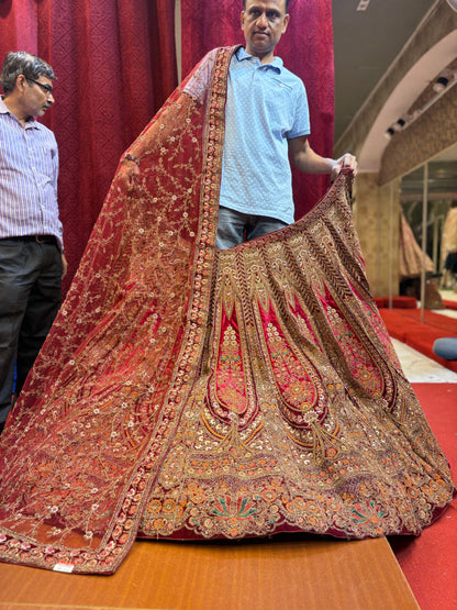 Impresionante lehenga nupcial color granate