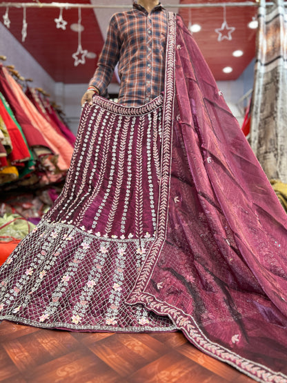 शानदार मैजेंटा लहंगा