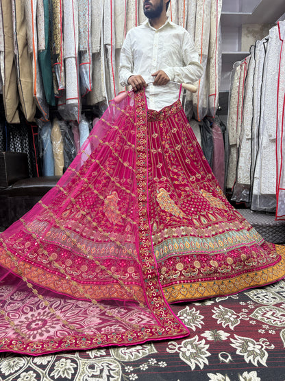 Preciosa lehenga nupcial de pavo real rosa Rani