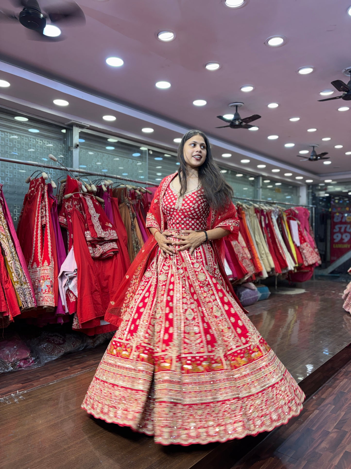 Lehenga nupcial roja de diseñador