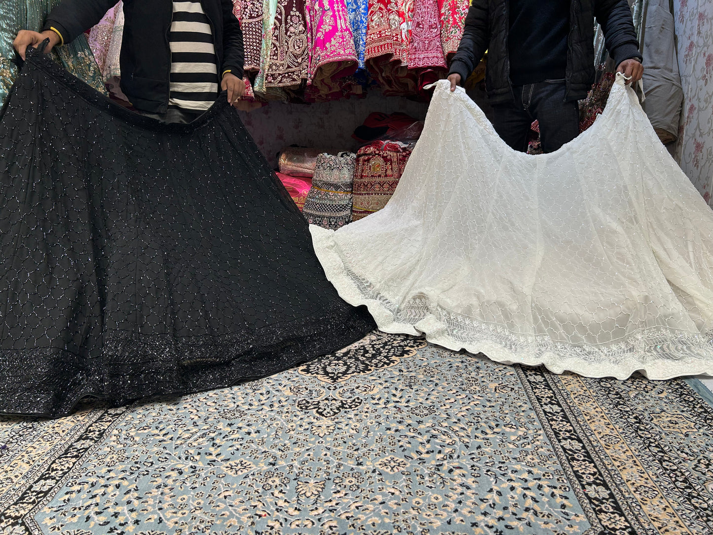 lehenga الأبيض الأنيق