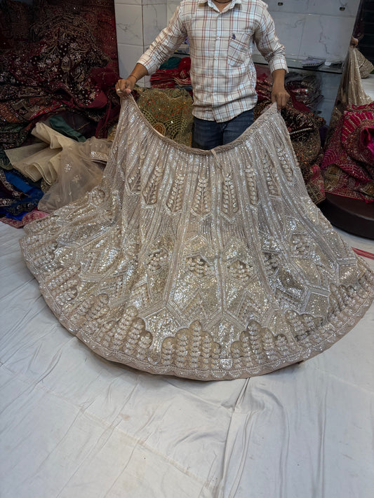 गोल्डन बेज डिज़ाइनर लहंगा