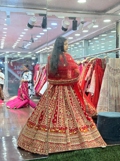 Lehenga nupcial roja de diseñador