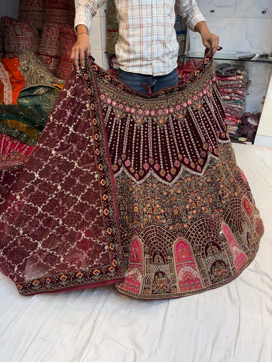 भारी झुमका मैरून लहंगा