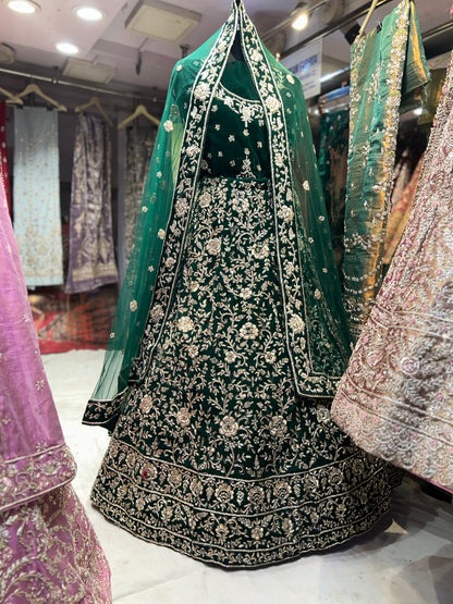 Hermosa lehenga verde botella Zardozi Dabka hecha a mano