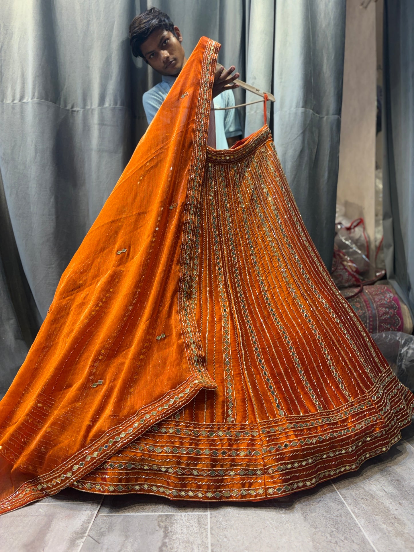 सुंदर ऑरेंज सीक्वेंस लहंगा