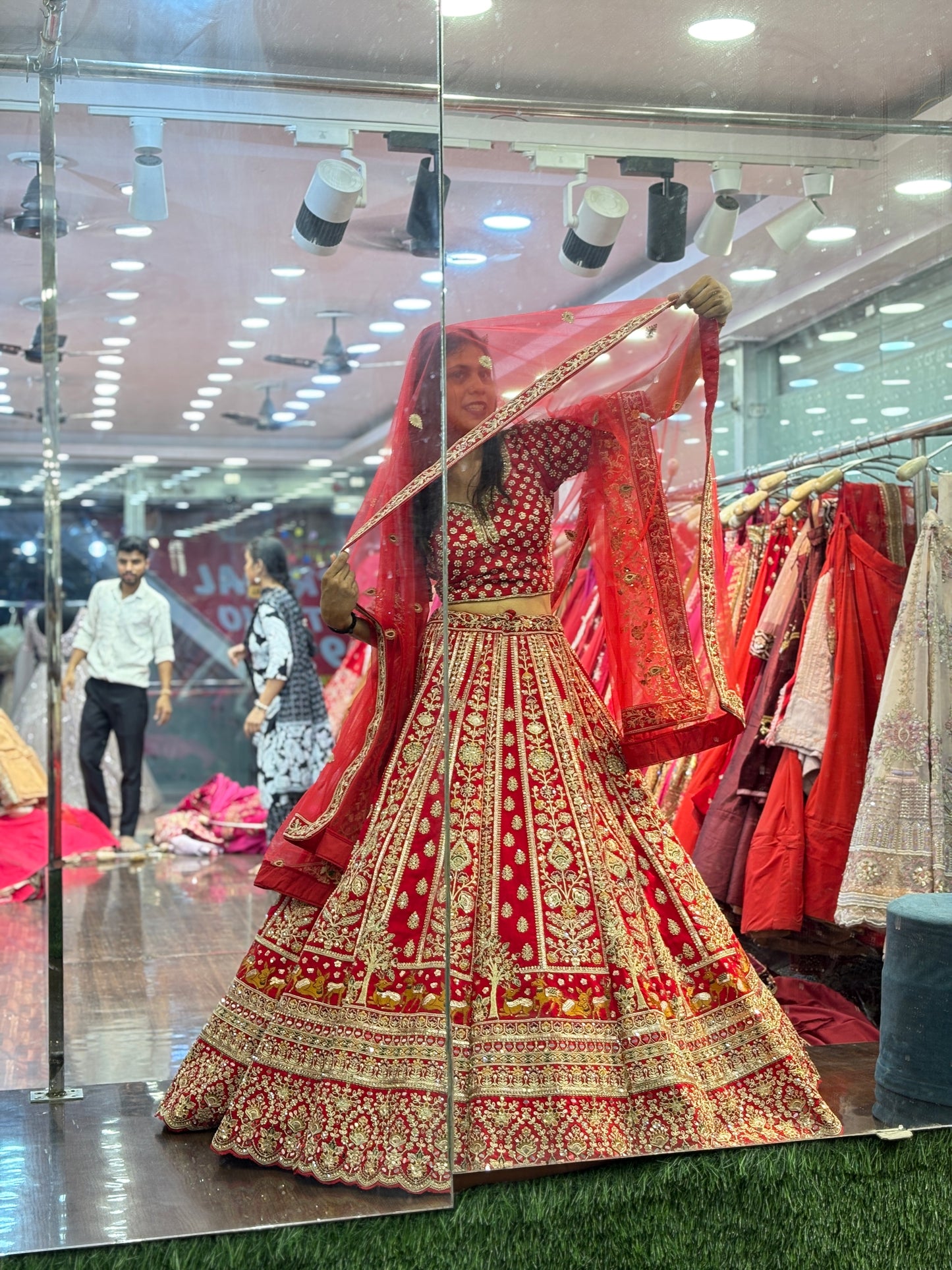 Lehenga nupcial roja de diseñador