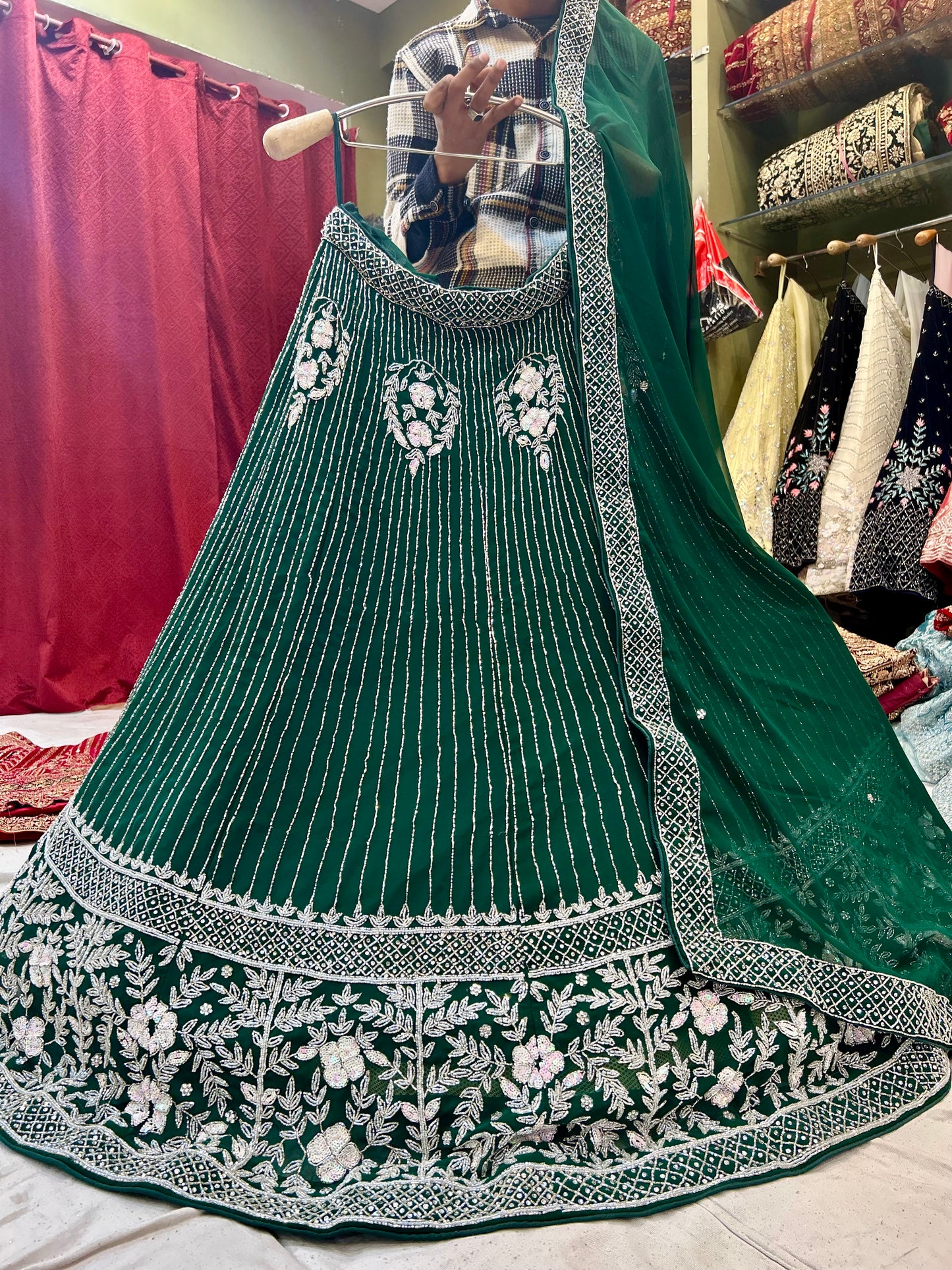 Fantástica lehenga verde oscuro