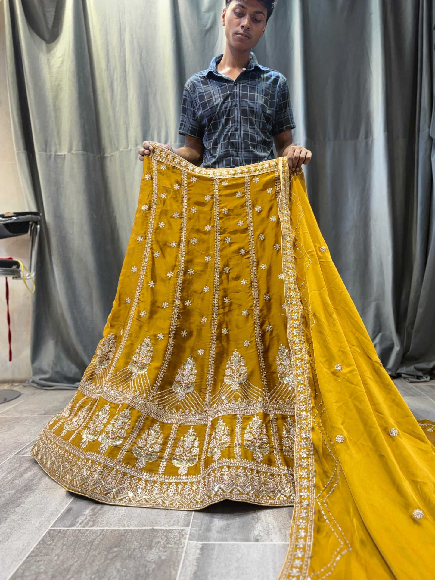 Atractiva lehenga haldi mehendi amarilla