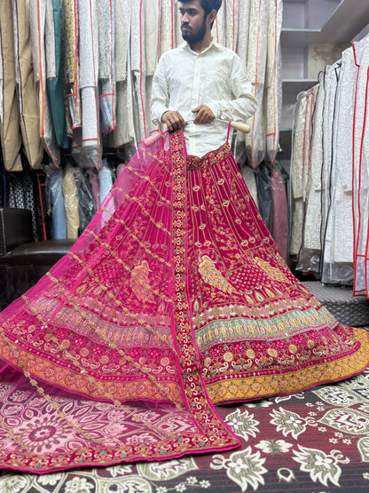 Preciosa lehenga nupcial de pavo real rosa Rani