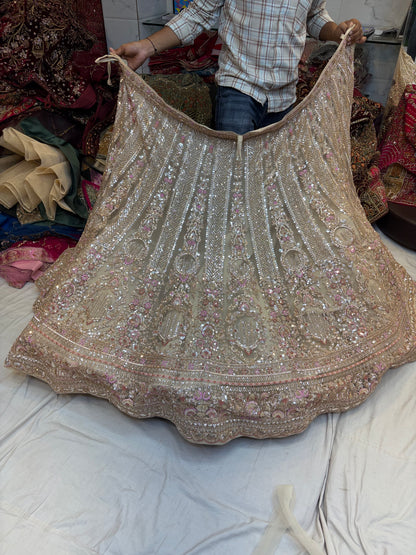 सुनहरा बेज डिज़ाइनर लहंगा