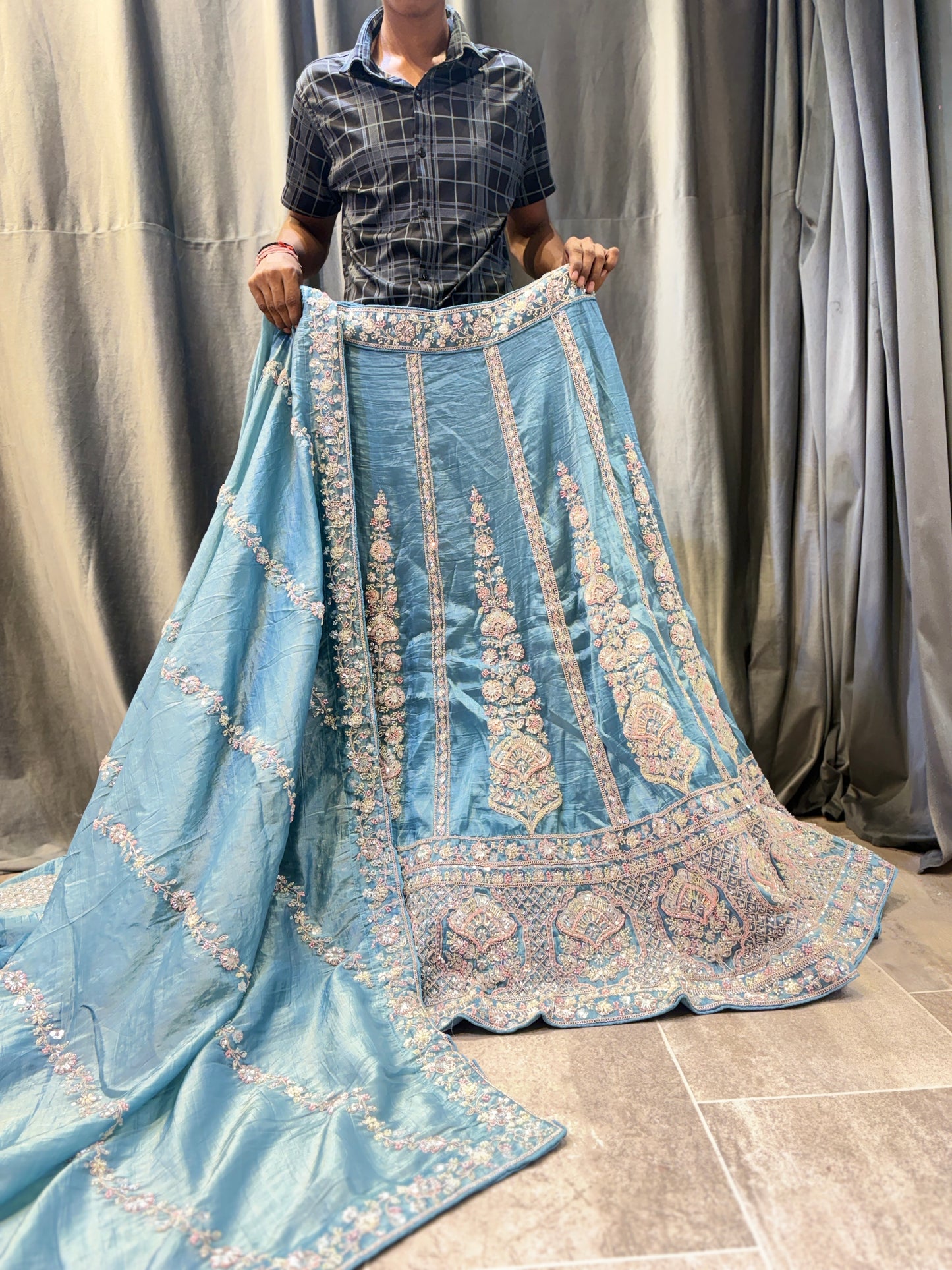 Impresionante lehenga azul cielo