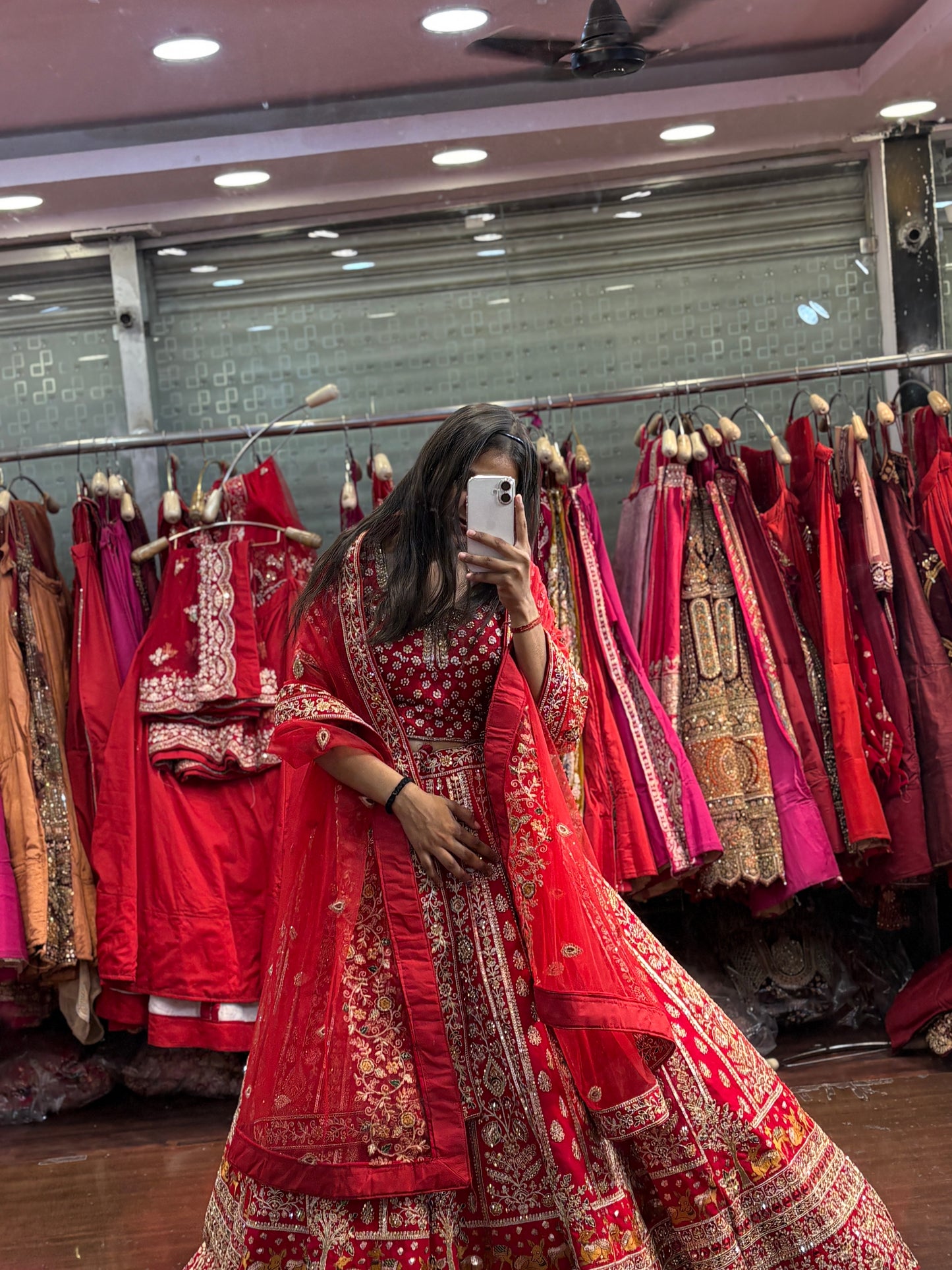 Lehenga nupcial roja de diseñador
