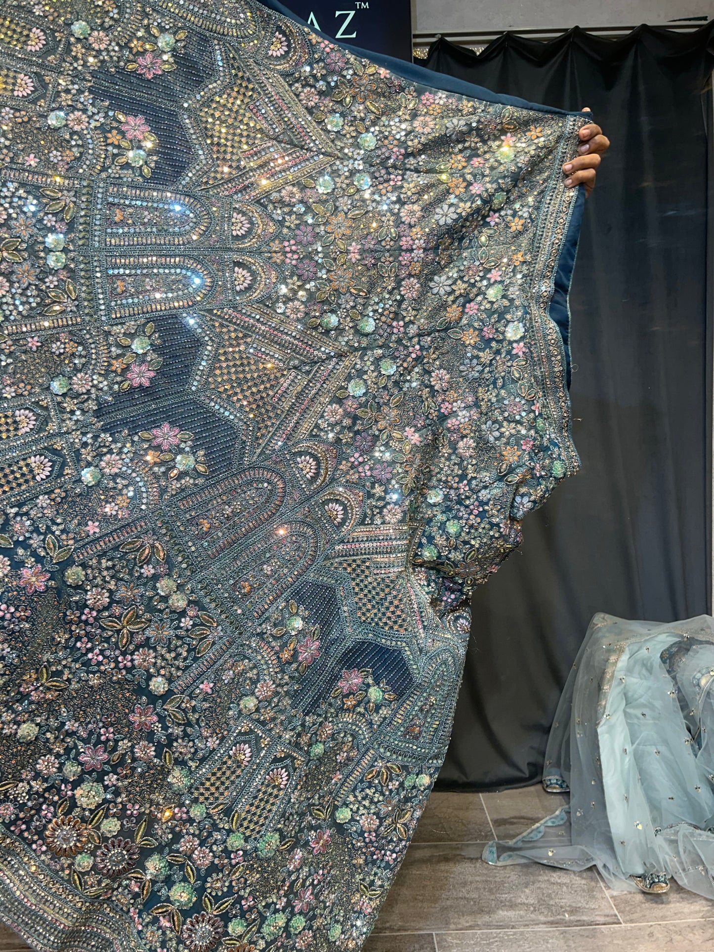 Lehenga azul cielo pesada y bonita