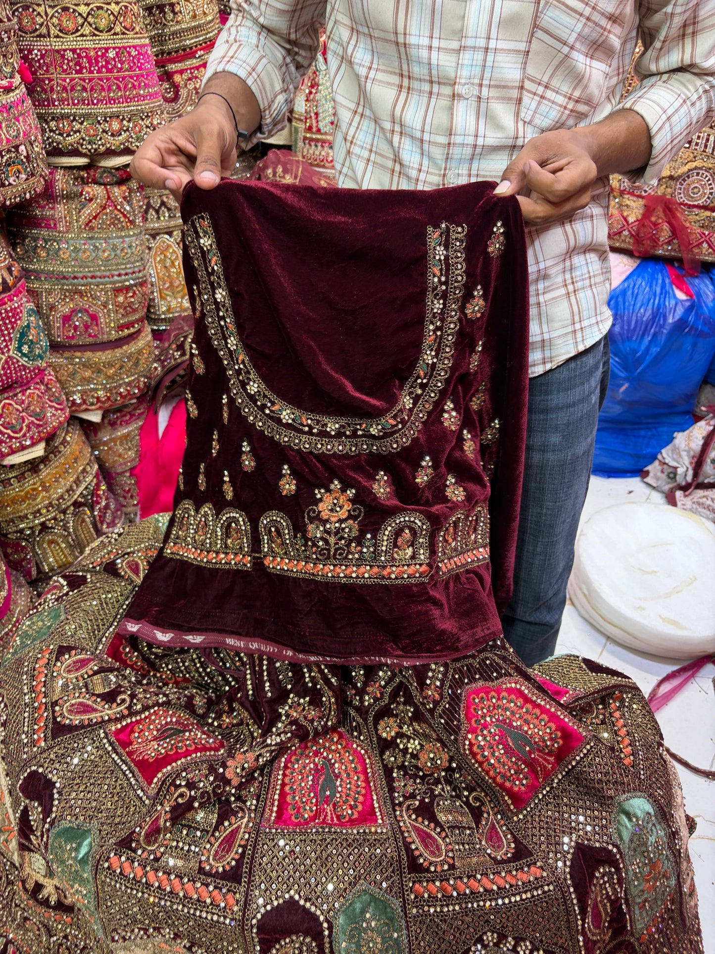 لينجا عرائس دولي بارات خمري غامق