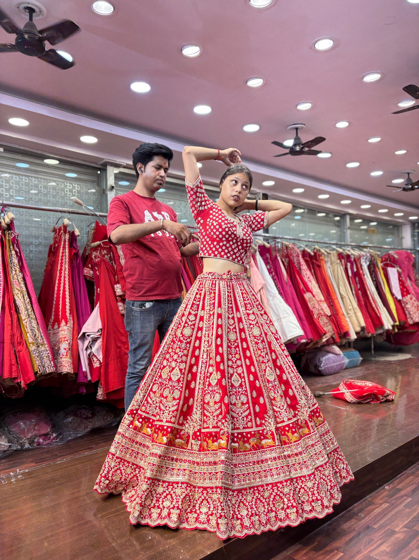 Lehenga nupcial roja de diseñador