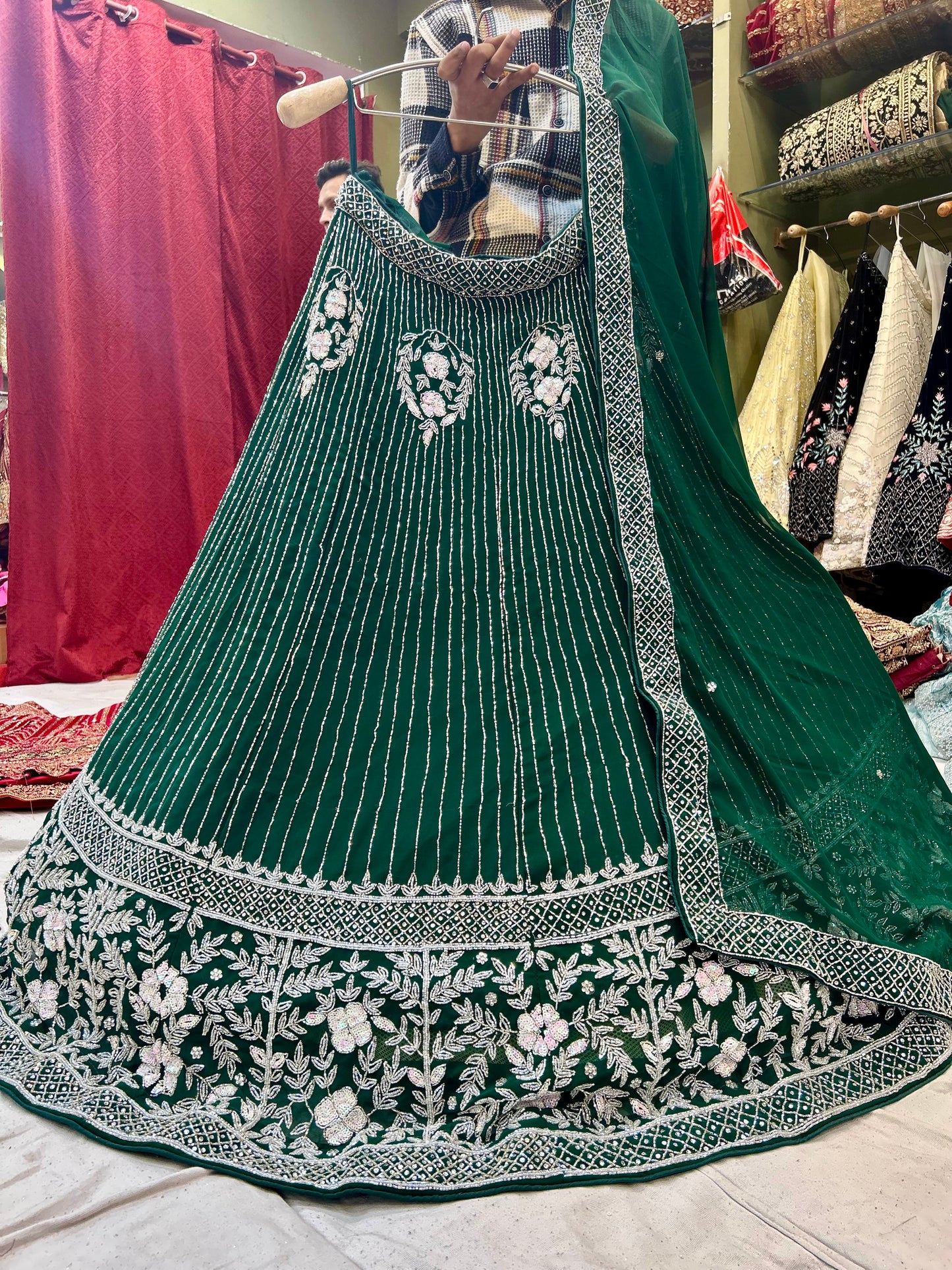 Fantástica lehenga verde oscuro