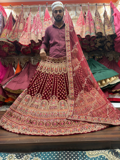 Lehenga nupcial de diseñador en color granate