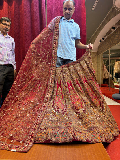 Impresionante lehenga nupcial color granate