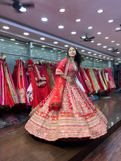 Lehenga nupcial roja de diseñador