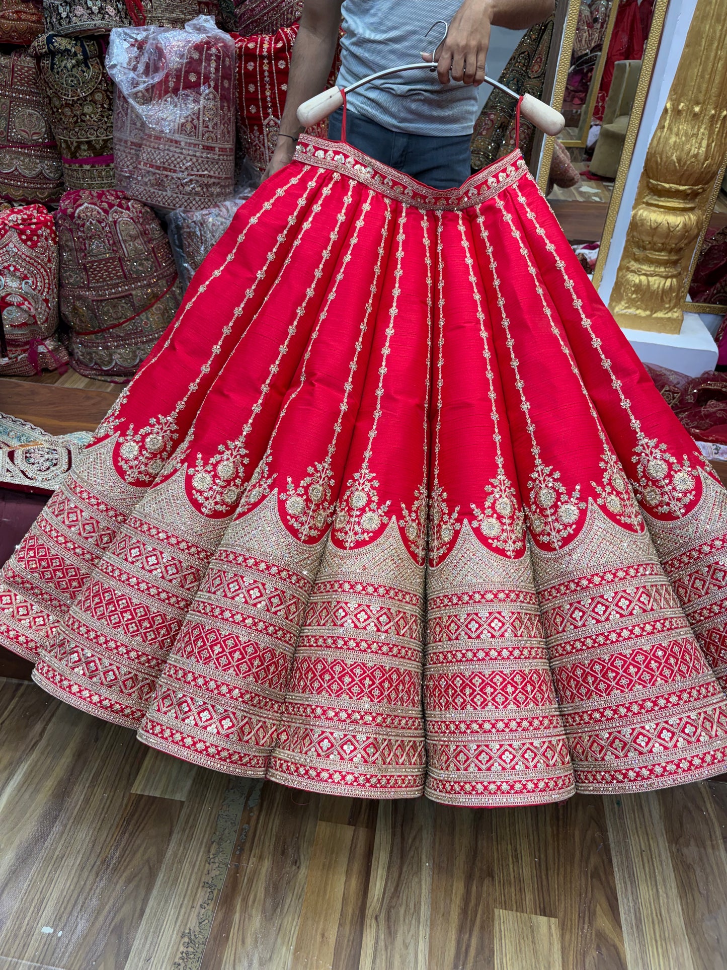 रानी गुलाबी बॉल ब्राइडल लहंगा