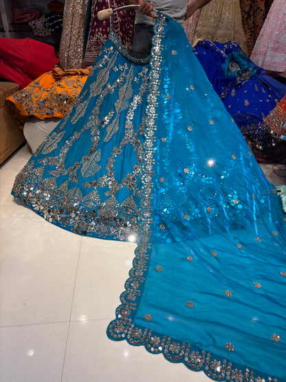 चमकदार मोर टील ब्लू मिरर वर्क लहंगा