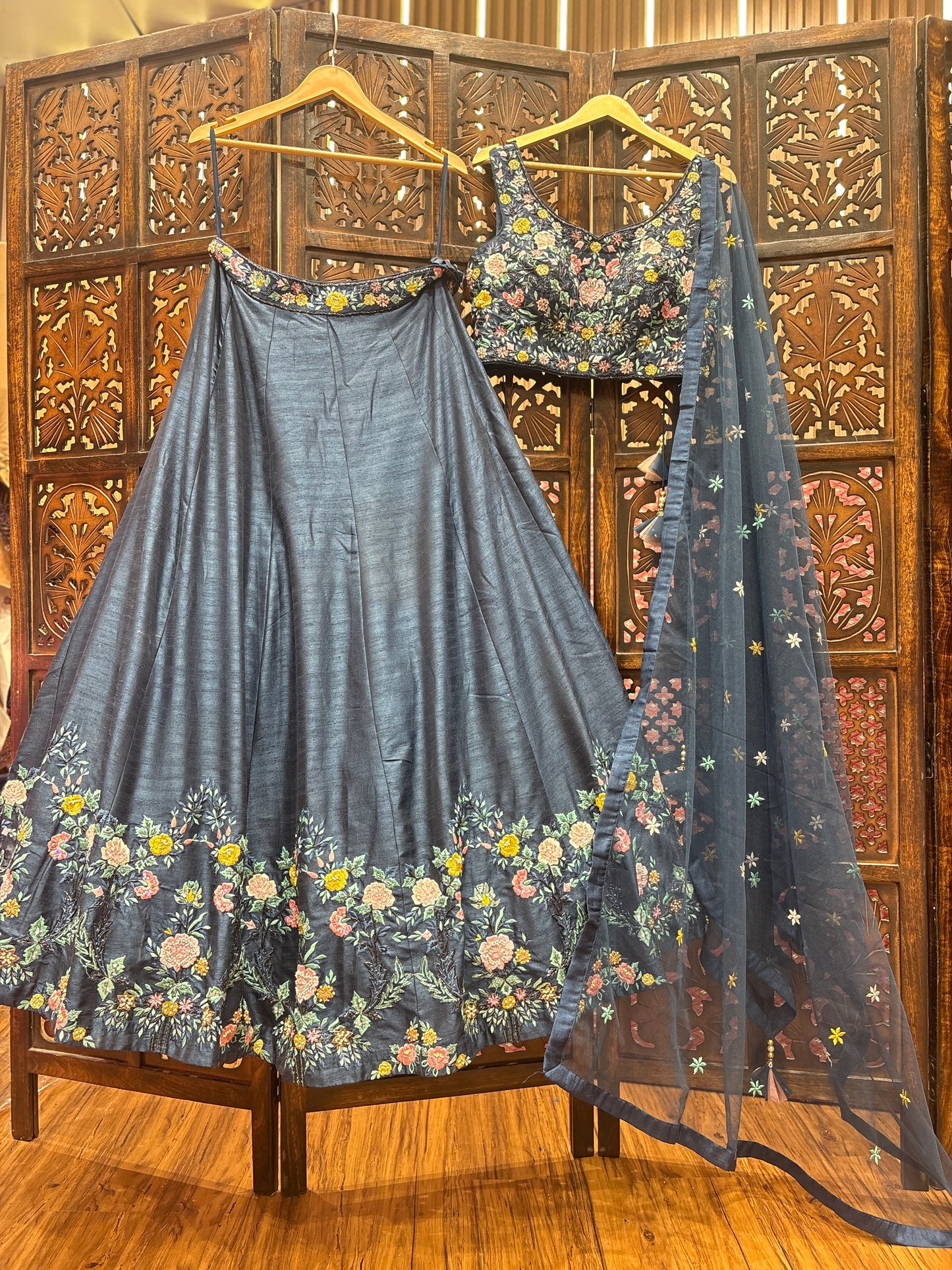 Lehenga azul con top corto estilo "Blog buster"