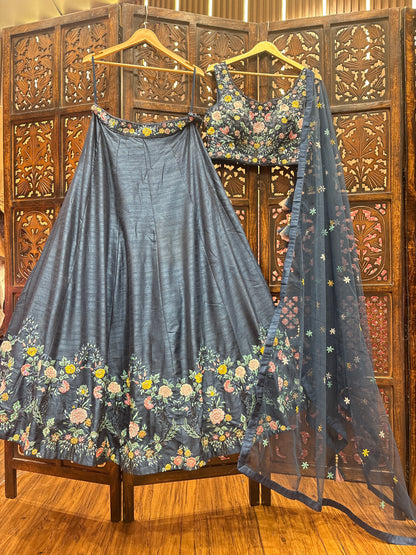 Lehenga azul con top corto estilo "Blog buster"