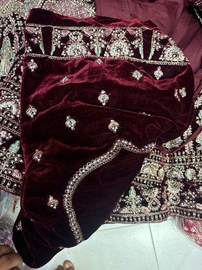 शानदार मैरून दुल्हन लहंगा