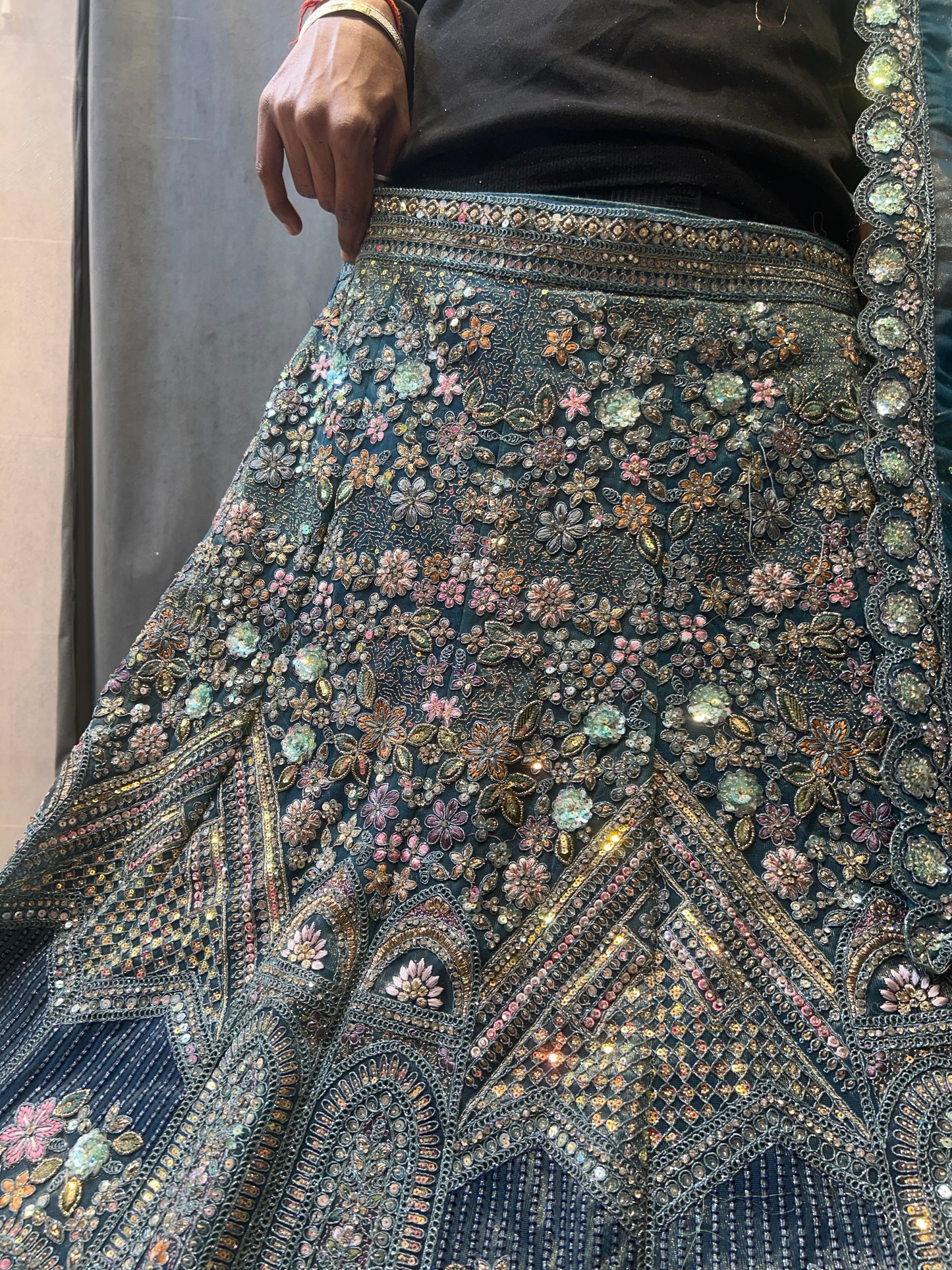 Lehenga azul cielo pesada y bonita