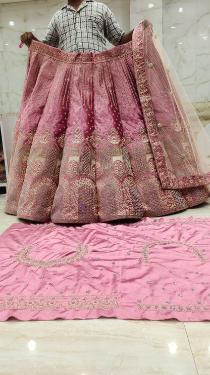 المصمم الوردي ليهينجا