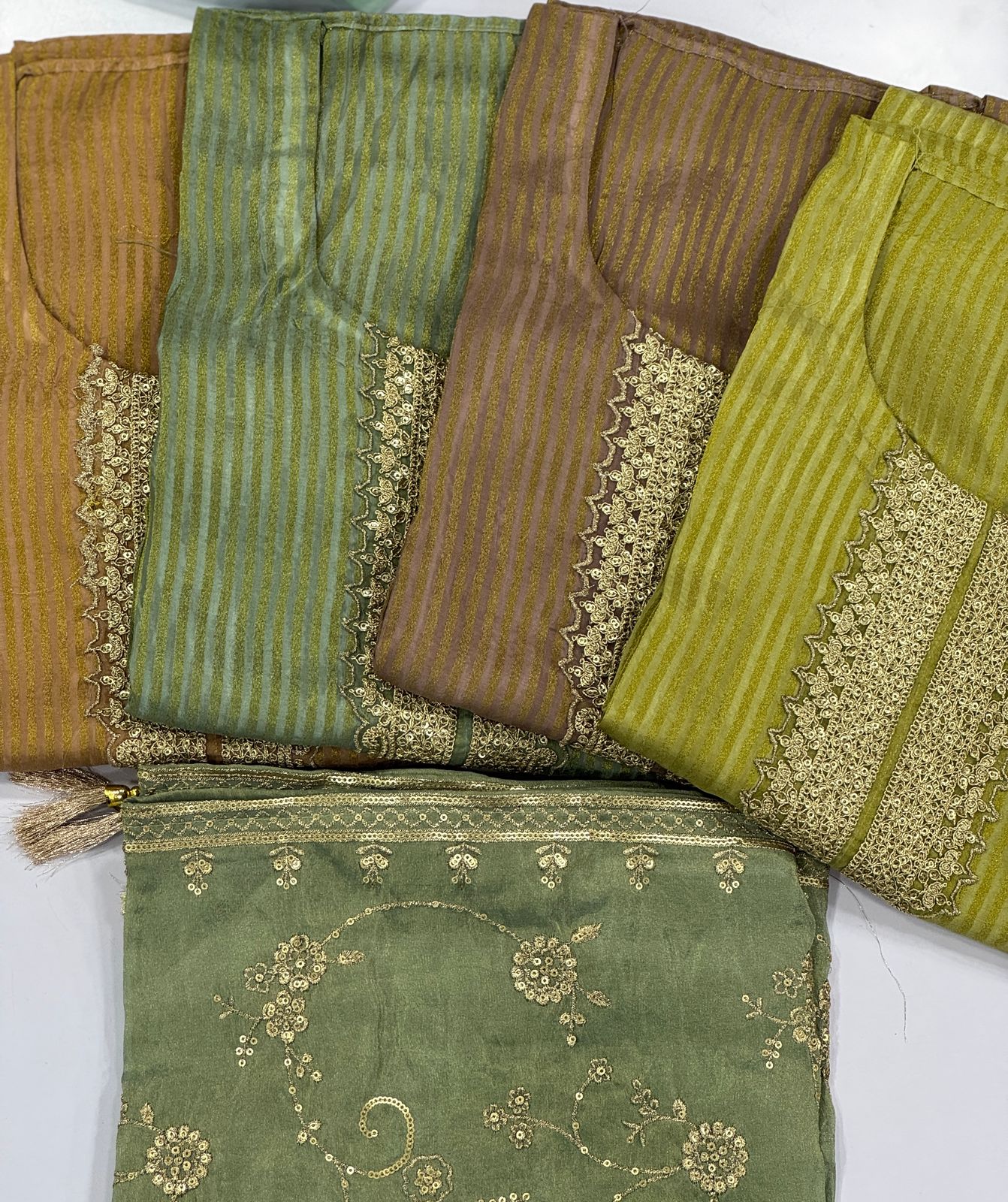 Eye catching green multicolour Unstitched suit ( free size )