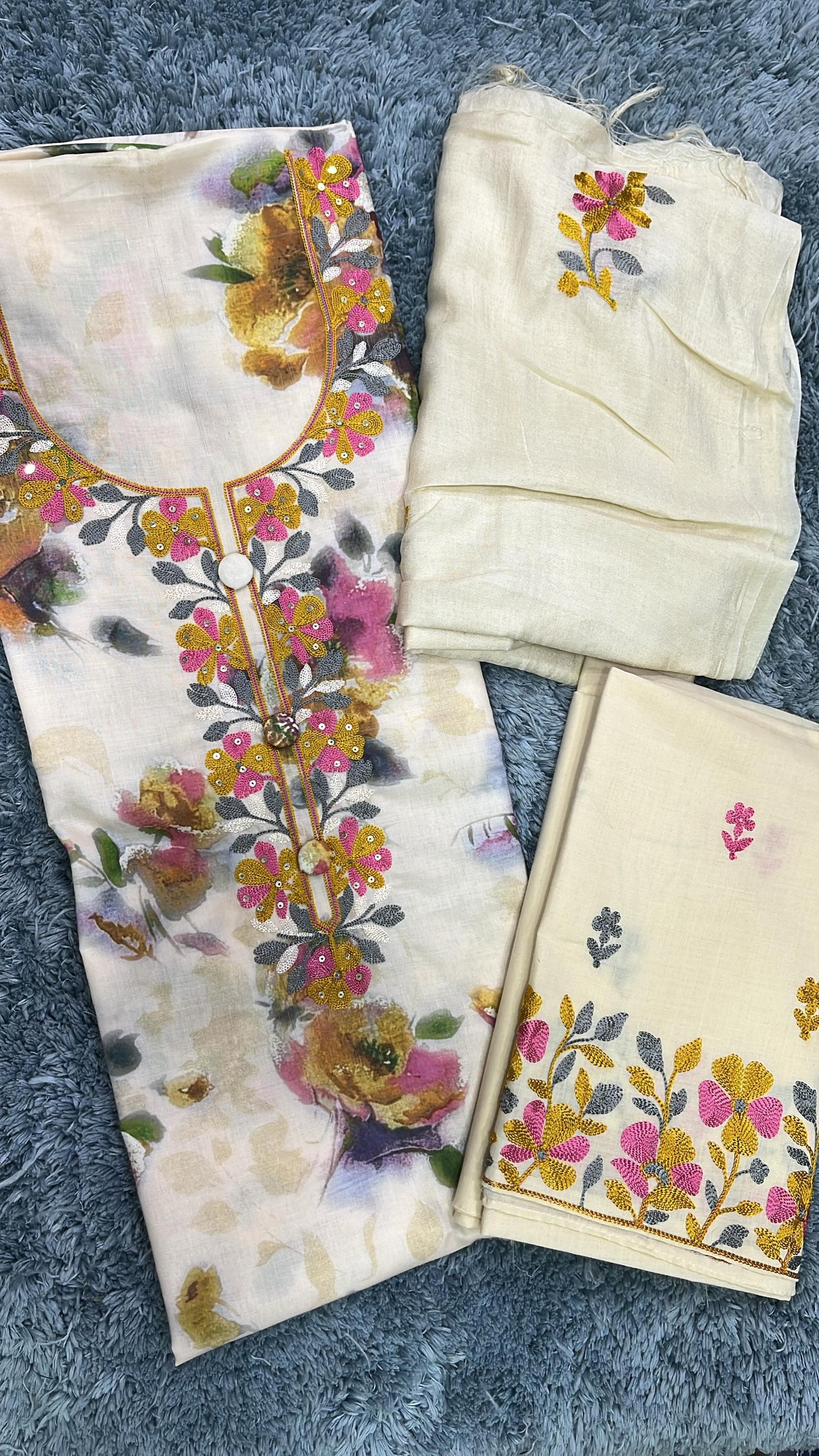 Glamouors off white Unstitched suit ( free size )