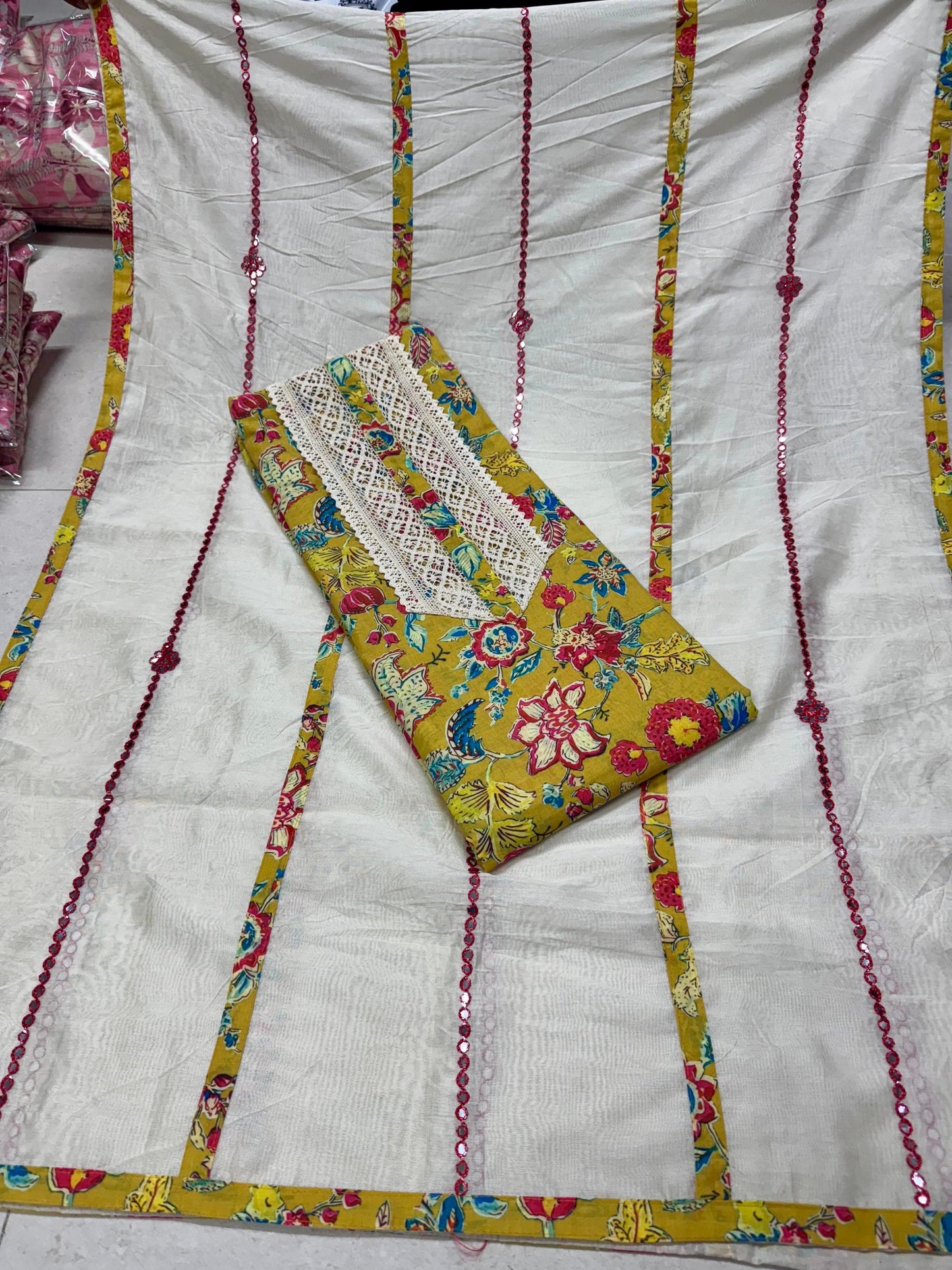 Bonito traje Salwar blanco cosido (talla única)