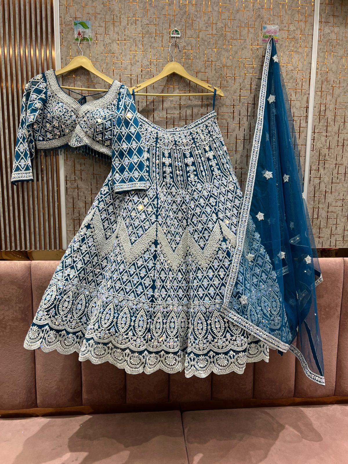 Top corto en zigzag azul cielo llamativo Lehenga