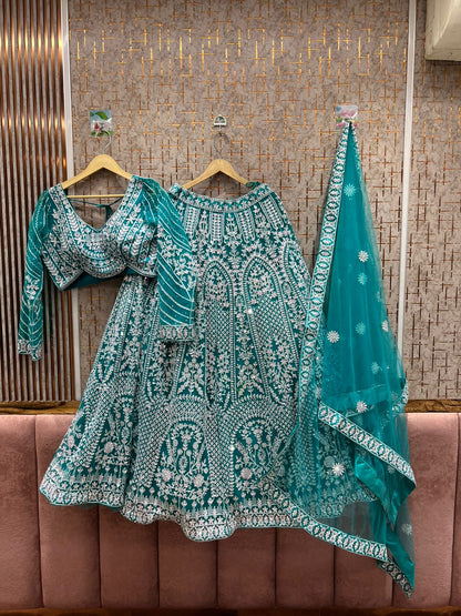 Lehenga verde cielo con top corto, ¡impresionante!