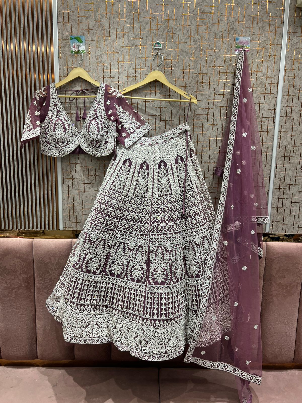 Impresionante Lehenga color azul cielo con top corto.