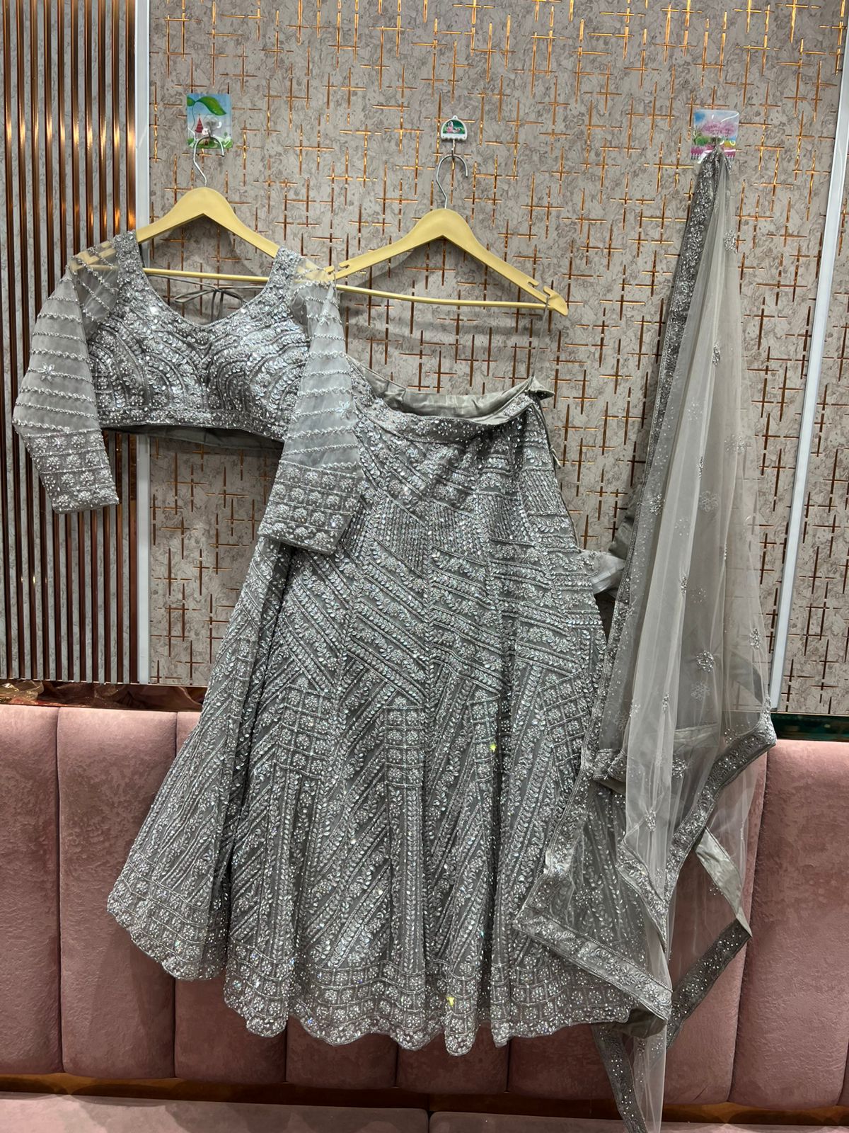 Impresionante Lehenga color azul cielo con top corto.