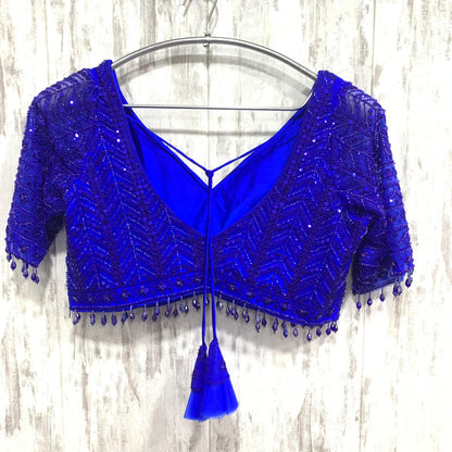 Lehenga azul monocromático con top corto, ideal para la Marina.