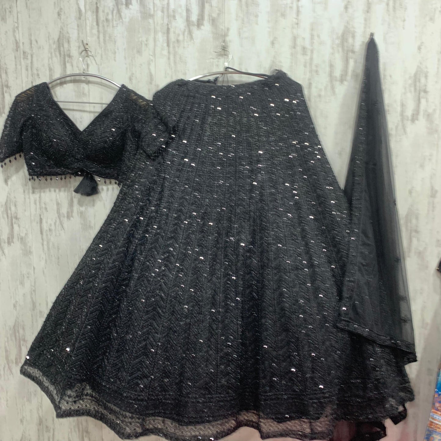 Lehenga azul monocromático con top corto, ideal para la Marina.