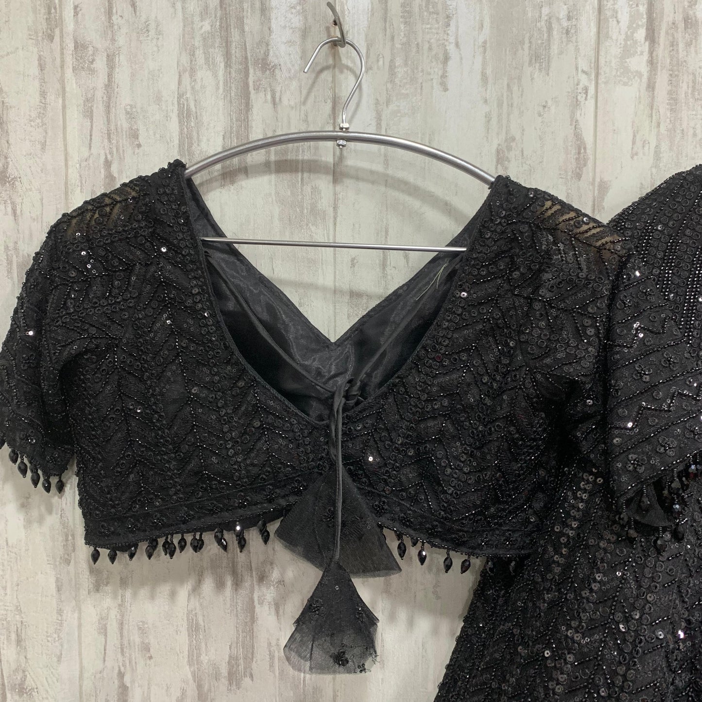 Lehenga azul monocromático con top corto, ideal para la Marina.