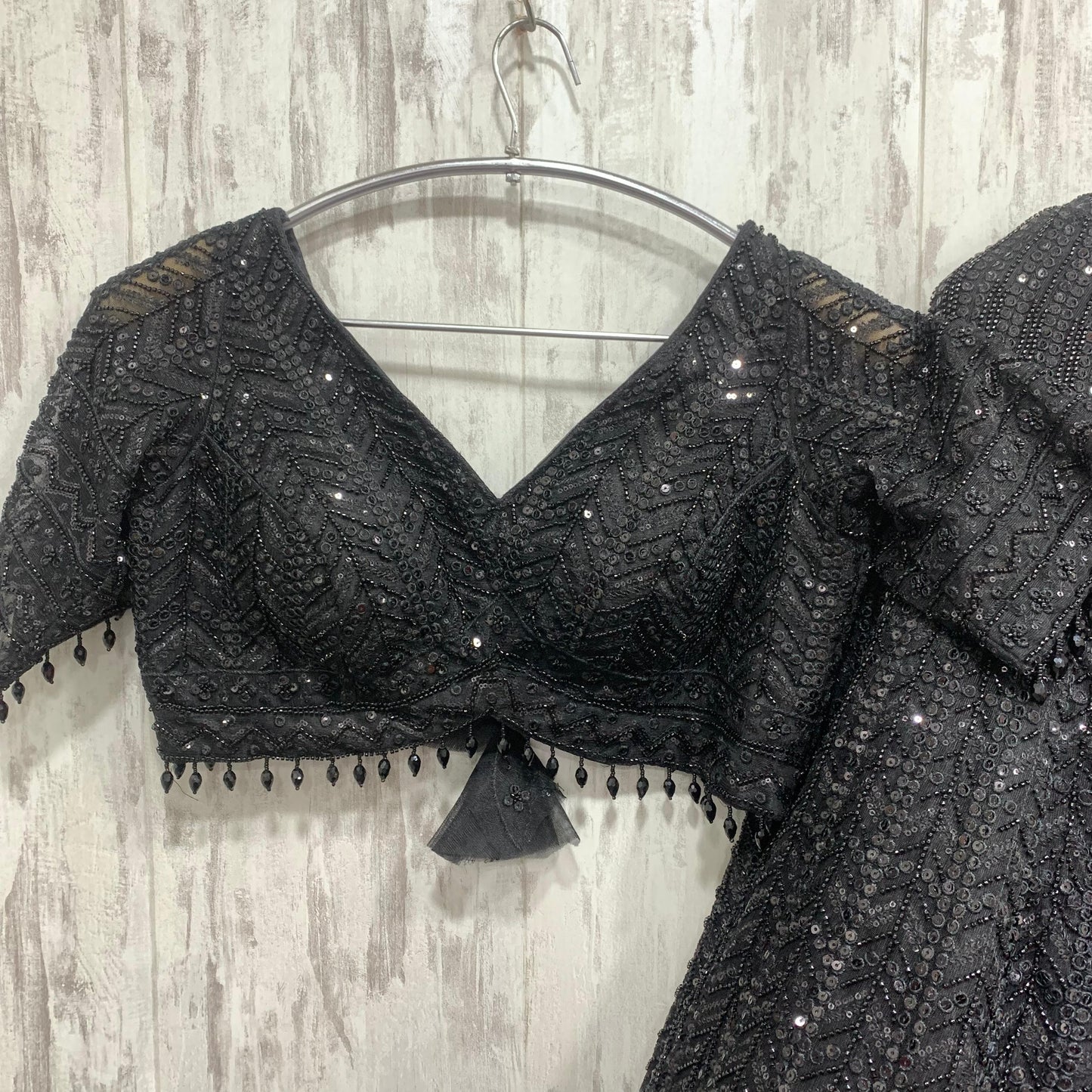 Lehenga azul monocromático con top corto, ideal para la Marina.