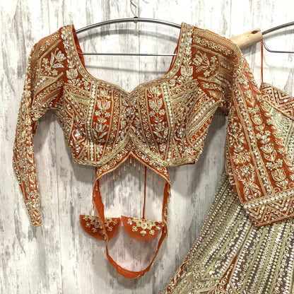 आकर्षक नारंगी हरा मेहंदी स्पेशल क्रॉप टॉप लहंगा