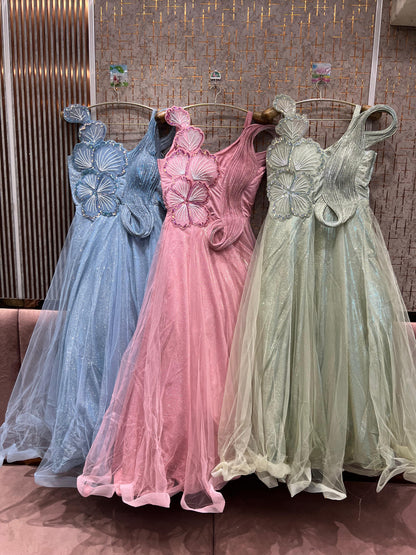 Vestido bonito rosa, verde y azul cielo.